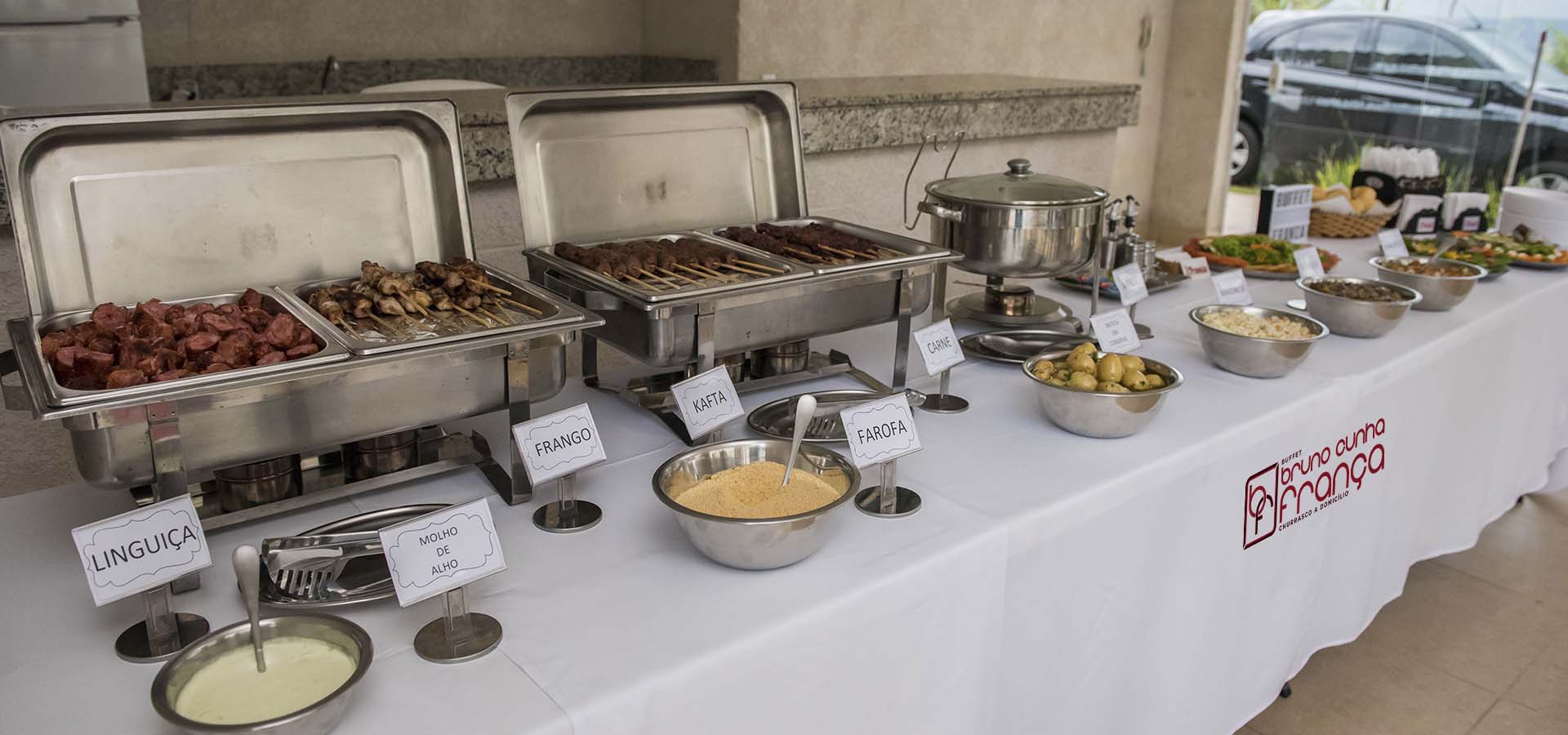 Mesa de Buffet de Churrasco a Domicílio montada.